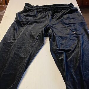 Chic Black Velvet Women's Straight Leg Jeans